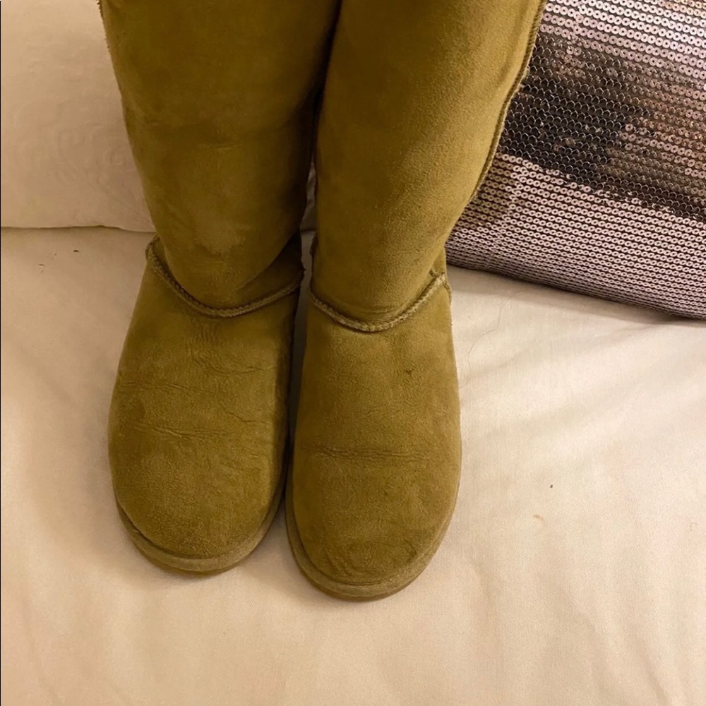 Uggs size 8